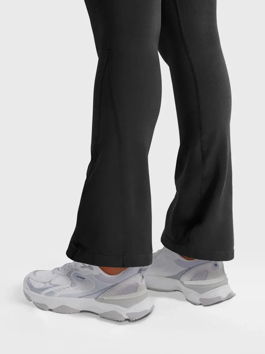 Flow® Mini Flare Leggings – Schwarz (26") - LEVEFIT